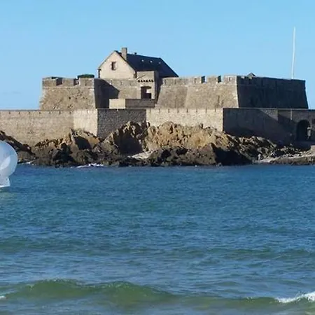 Avenue Charles Prevet * Saint-Malo